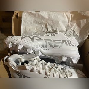 Mens brand new football cleats size 11